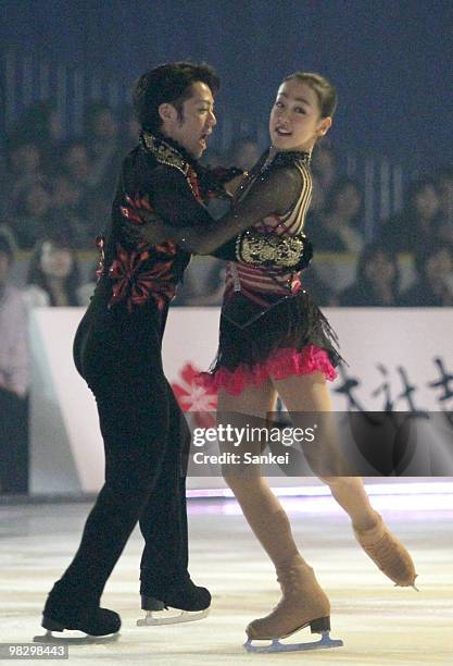 Daisuke Takahashi and Mao Asada perform during the KTV Diamond Ice 2010 at Namihaya Dome on April 4, 2010 in Kadoma, Osaka, Japan.