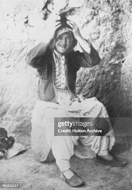 British army officer T. E. Lawrence , aka 'Lawrence of Arabia', donning Arab dress, circa 1918.