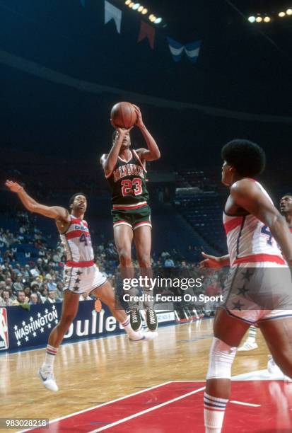 Alex English of the Milwaukee Bucks shoots over Phil Chenier of the Washington Bullets during an NBA basketball game circa 1977 at the Capital Centre...