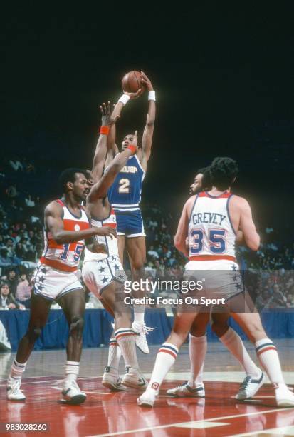 Alex English of the Denver Nuggets shoots over Rick Mahorn of the Washington Bullets during an NBA basketball game circa 1981 at the Capital Centre...