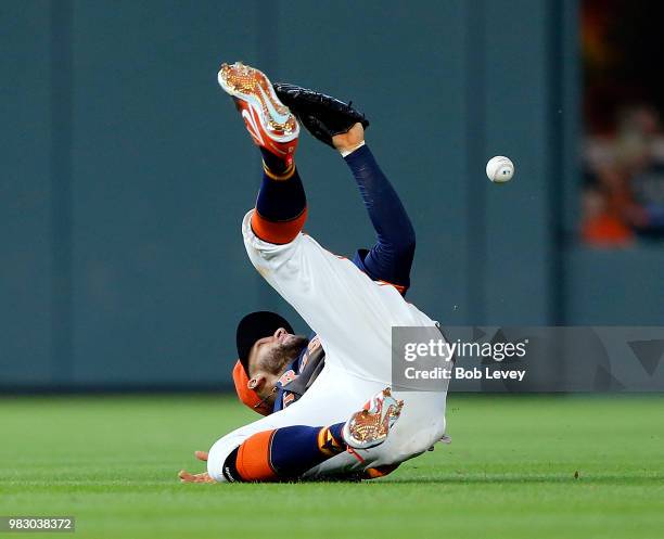 George Springer of the Houston Astros comes up short as he dives for ball off the bat of Lucas Duda of the Kansas City Royals in the eighth inning at...