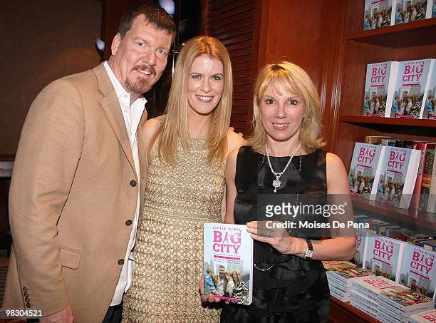 Simon Van Kempen, Alex McCord and Ramona Singer attend Alex McCord and Simon Van Kempen's "Little Kids, Big City: Tales From a Real House in New York...