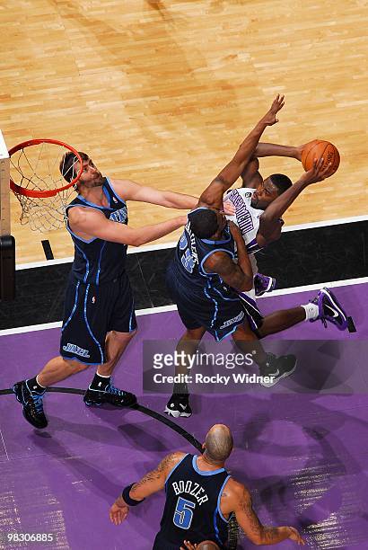 Tyreke Evans of the Sacramento Kings goes to the basket against Wesley Matthews and Mehmet Okur of the Utah Jazz during the game on February 26, 2010...