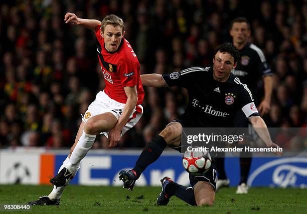 Mark van Bommel of Bayern Muenchen tussles for posession with Darren Fletcher of Manchester United during the UEFA Champions League Quarter Final...