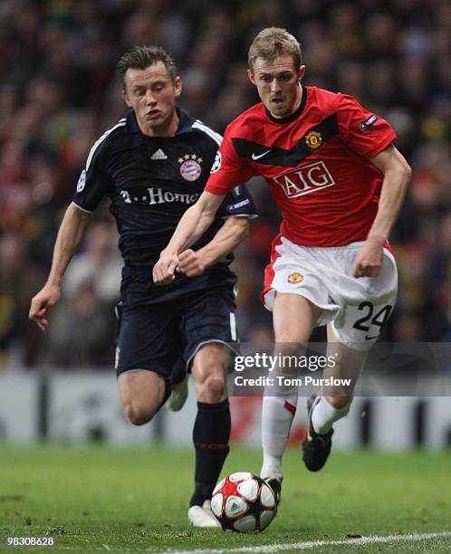 Darren Fletcher of Manchester United clashes with Ivica Olic of Bayern Munich during the UEFA Champions League Quarter-Final Second Leg match between...