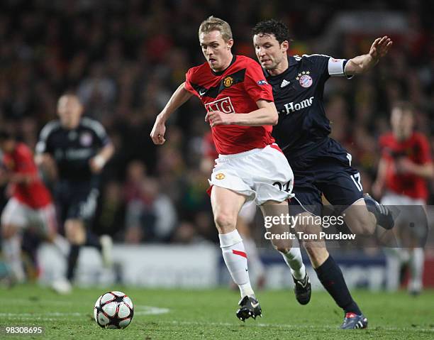 Darren Fletcher of Manchester United clashes with Mark van Bommel of Bayern Munich during the UEFA Champions League Quarter-Final Second Leg match...