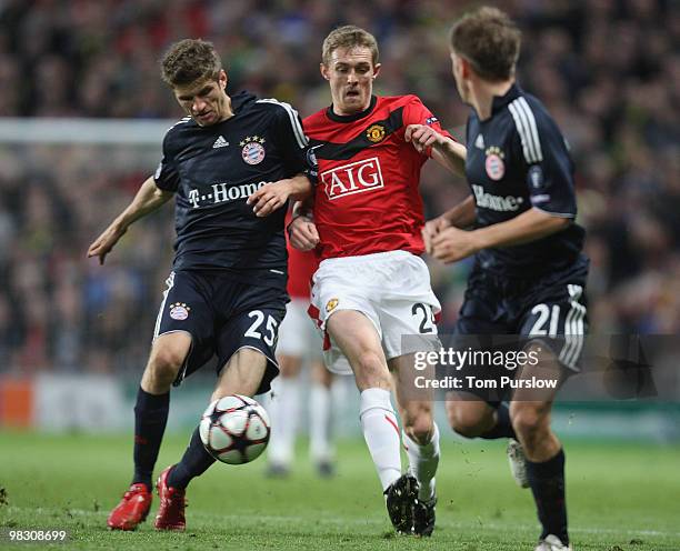 Darren Fletcher of Manchester United clashes with Thomas Muller and Philipp Lahm of Bayern Munich during the UEFA Champions League Quarter-Final...