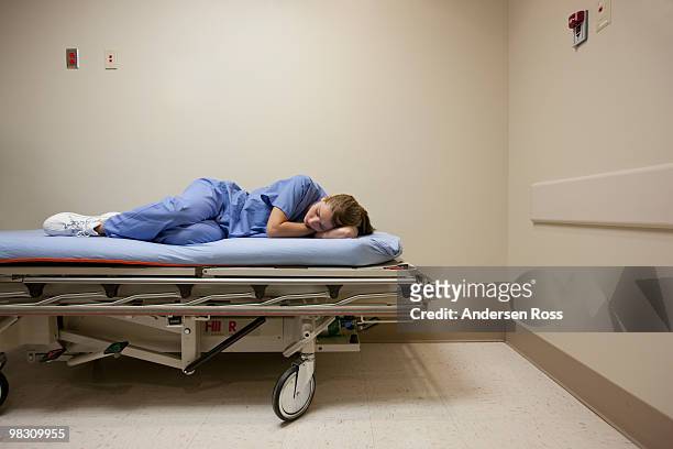 medical worker napping at hospital - maca de hospital imagens e fotografias de stock