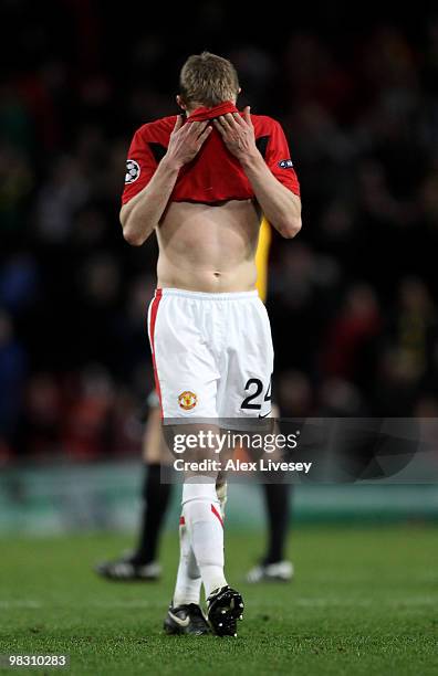 Darren Fletcher of Manchester United looks dejected at the end of the UEFA Champions League Quarter Final second leg match between Manchester United...