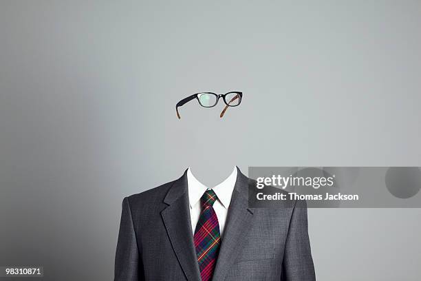 businessman with no face, looking right - onzichtbaar stockfoto's en -beelden