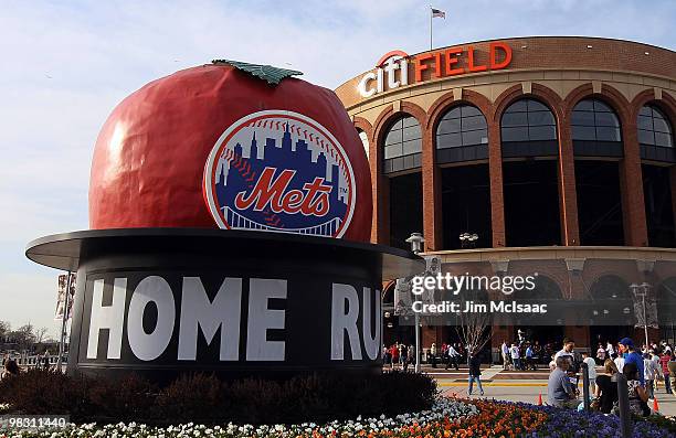 The home run apple is seen before the New York Mets play the Florida Marlins on April 7, 2010 at Citi Field in the Flushing neighborhood of the...