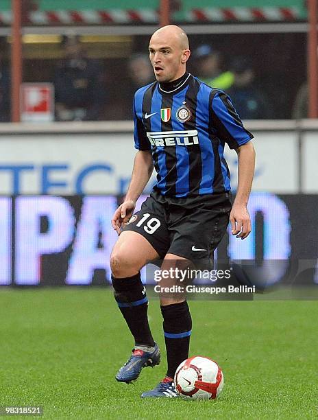 Esteban Cambiasso of Inter in action during the Serie A match between FC Internazionale Milano and Bologna FC at Stadio Giuseppe Meazza on April 3,...