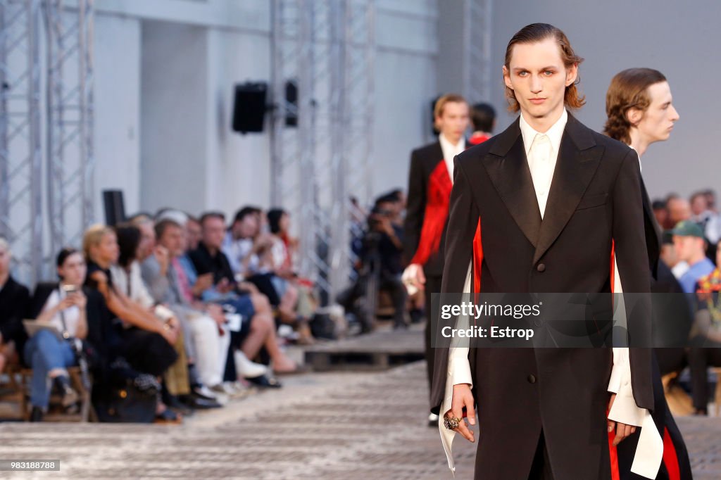 Alexander McQueen: Details - Paris Fashion Week - Menswear Spring/Summer 2019