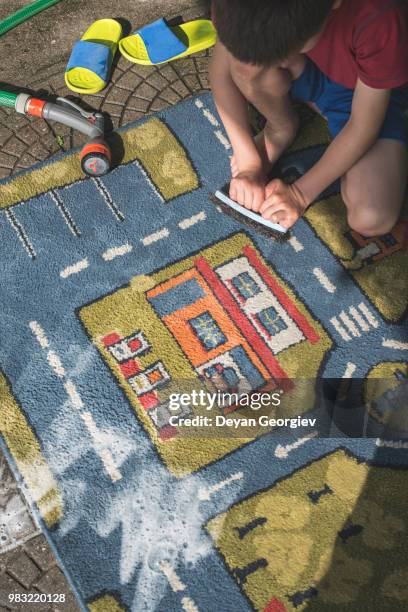 child clean a carpet - gambling table stock pictures, royalty-free photos & images