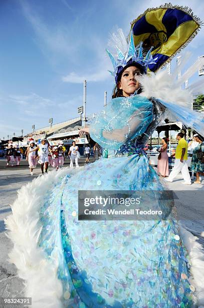 Samba Dancer performs during the first day of Rio Carnival on on February 12, 2010 in Rio de Janeiro, Brazil.