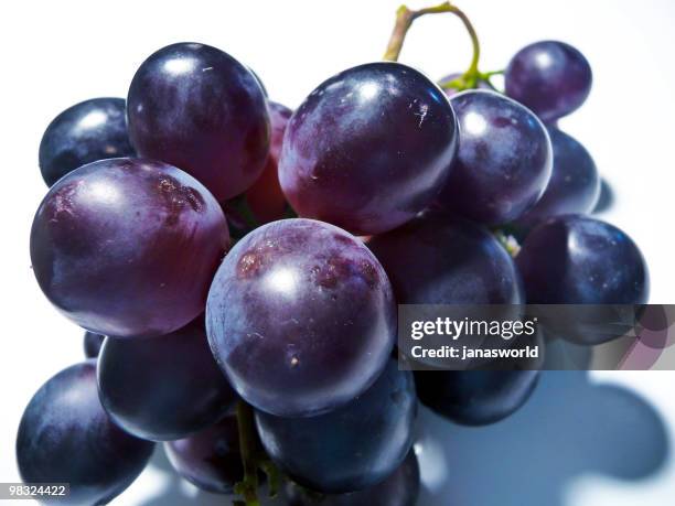 blue grapes - red grape bildbanksfoton och bilder