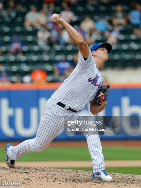 Chris Flexen of the New York Mets in action against the Los Angeles Dodgers at Citi Field on June 24, 2018 in the Flushing neighborhood of the Queens...