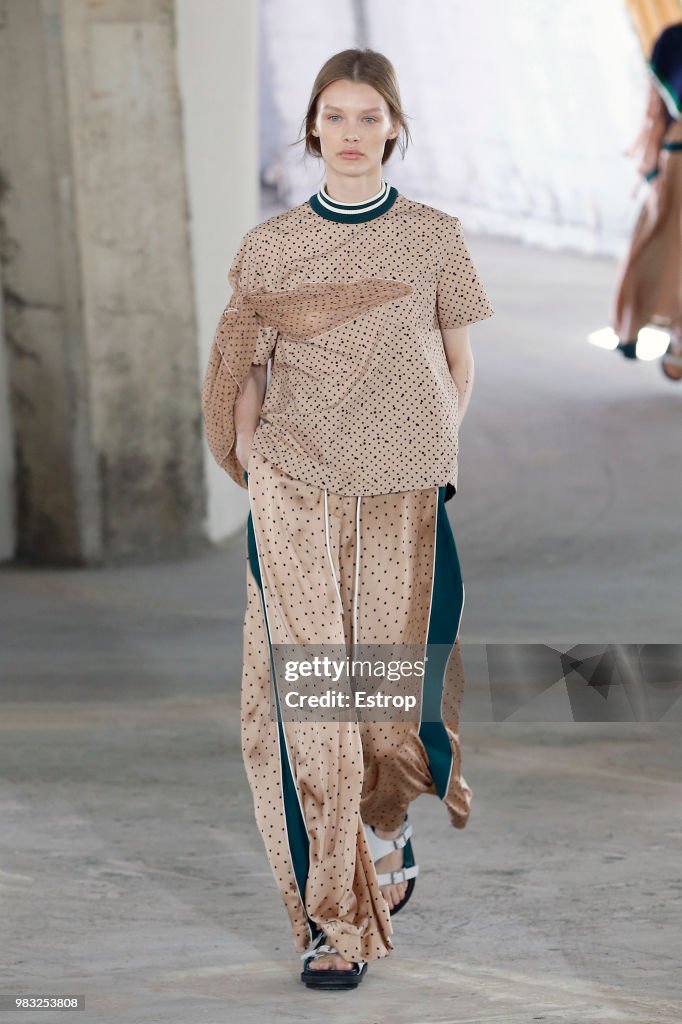 Sacai: Runway - Paris Fashion Week - Menswear Spring/Summer 2019