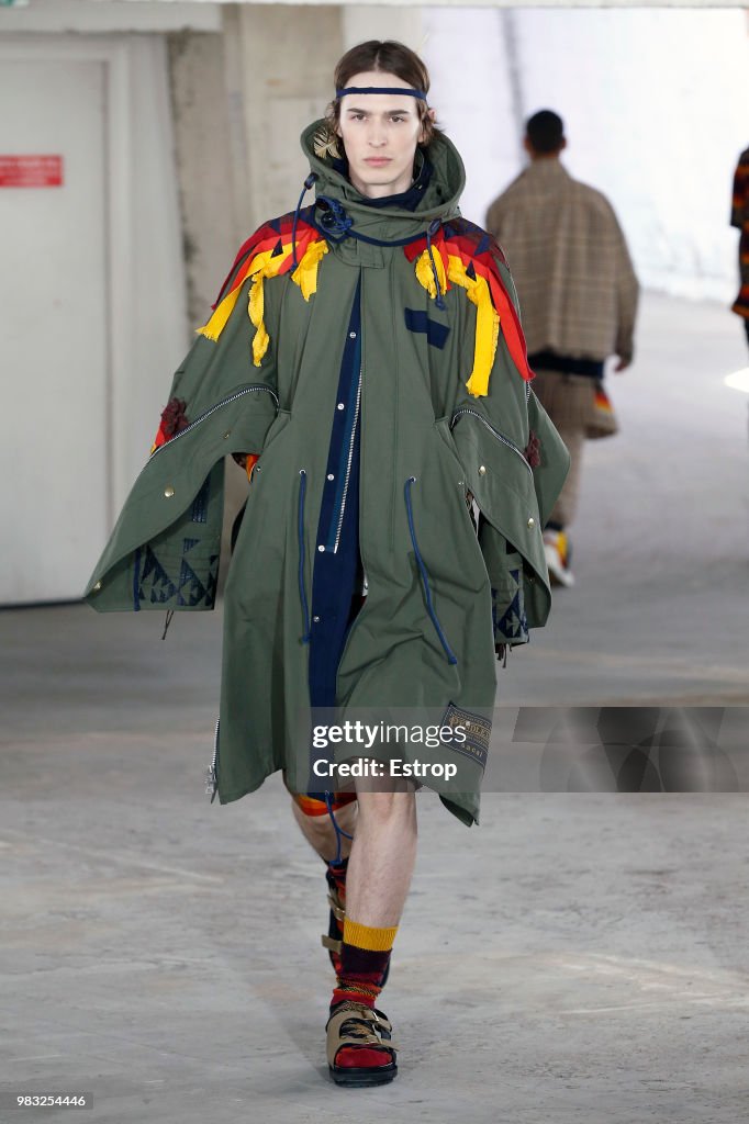 Sacai: Runway - Paris Fashion Week - Menswear Spring/Summer 2019