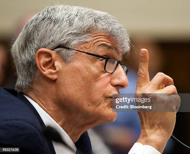 Robert Rubin, former chairman of Citigroup Inc.'s executive committee, testifies at a hearing of the Financial Crisis Inquiry Commission in...