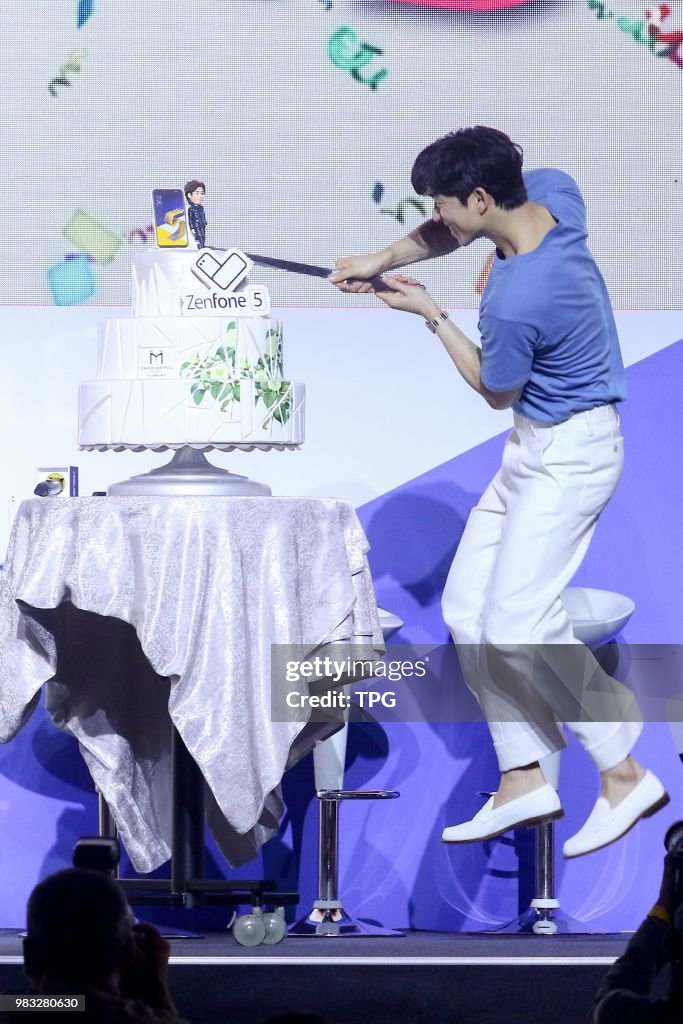 Gong Yoo promotes for Asus ZenFone 5