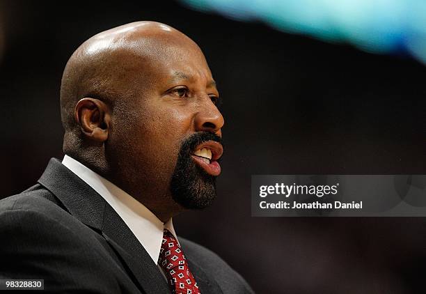 Head coach Mike Woodson of the Atlanta Hawks gives instructions to his team during a game against the Chicago Bulls at the United Center on March 1,...