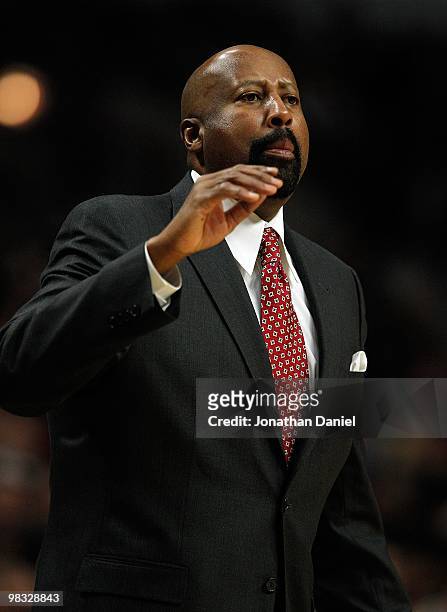 Head coach Mike Woodson of the Atlanta Hawks gives instructions to his team during a game against the Chicago Bulls at the United Center on March 1,...