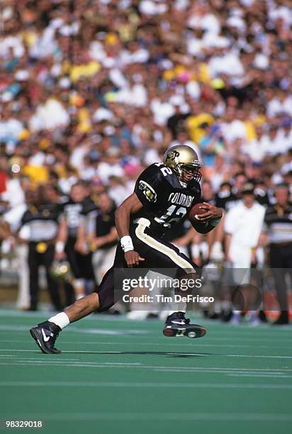 Lamont Warren of the Colorado Buffaloes carries the ball during a game against the Missouri Tigers at Folsom Field on October 12,1991 in...