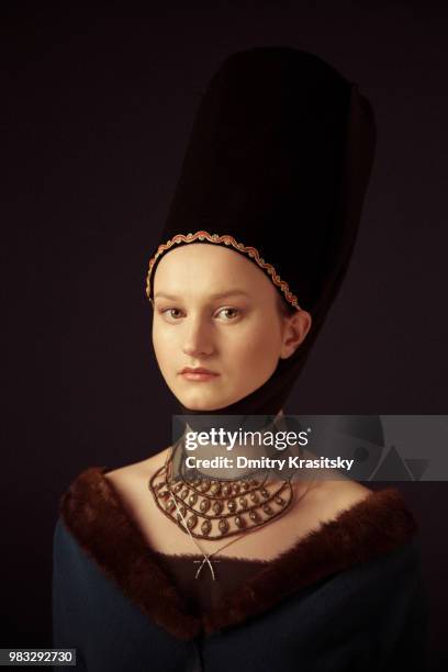 portrait of a young girl - renaissance stockfoto's en -beelden