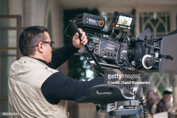 camera operator working during filming - backstage tv stock pictures, royalty-free photos & images
