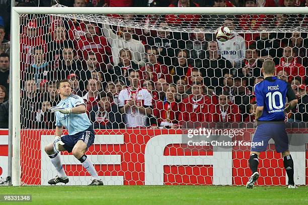 Igor De Camargo of Liege scores his team's first goal past Frank Rost of Hamburg during the UEFA Europa League quarter final second leg match between...