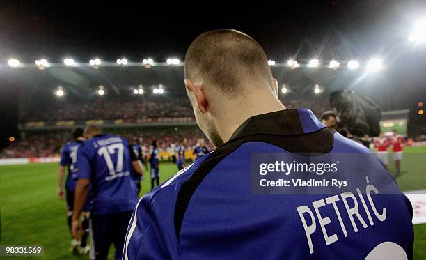 Mladen Petric of Hamburg enters the pitch ahead of the UEFA Europa League quarter final second leg match between Standard Liege and Hamburger SV at...