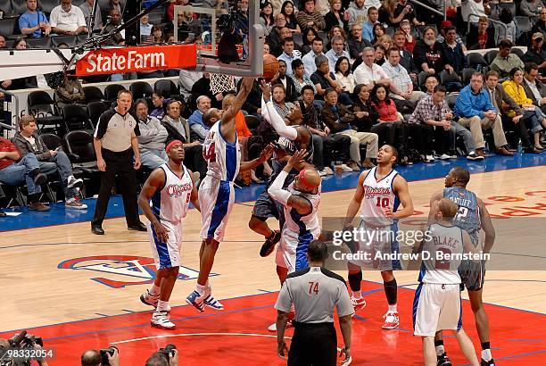 Gerald Wallace of the Charlotte Bobcats goes to the basket against Travis Outlaw and Drew Gooden of the Los Angeles Clippers during the game on...