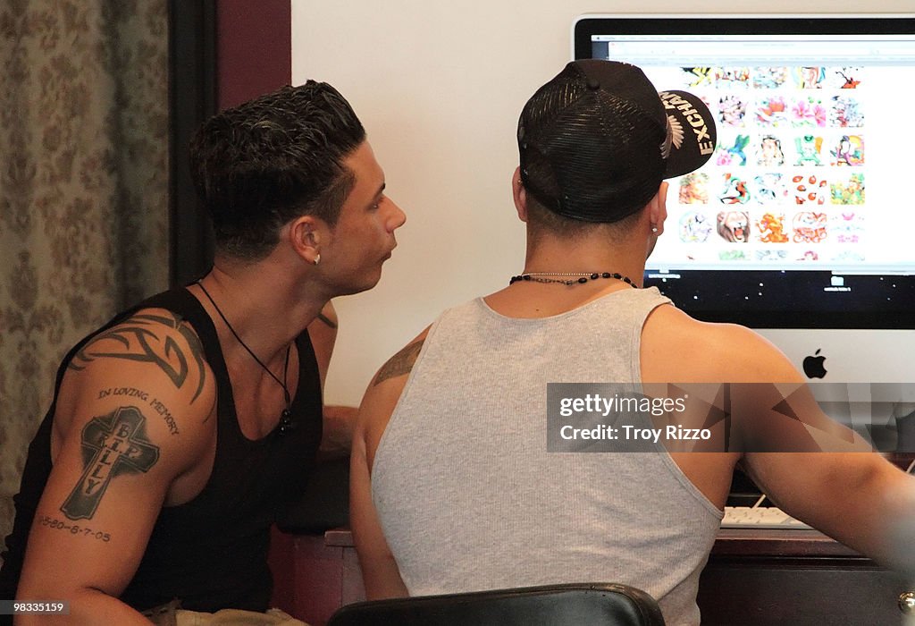 Miami Celebrity Candids - April 8, 2010