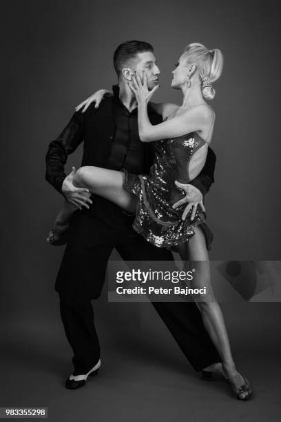dance partners in a pose - rumba foto e immagini stock