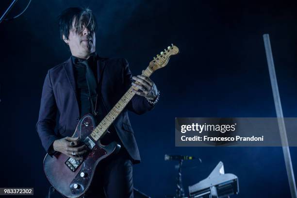 Troy Van Leeuwen of Queens of the stone age perfoms on stage during iDays festival on June 24, 2018 in Milan, Italy.