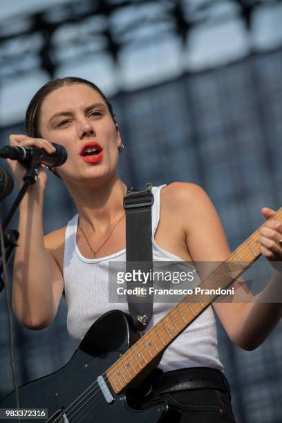 Ellie Rowsell of Wolf Alice perfoms on stage during iDays festival on June 24, 2018 in Milan, Italy.