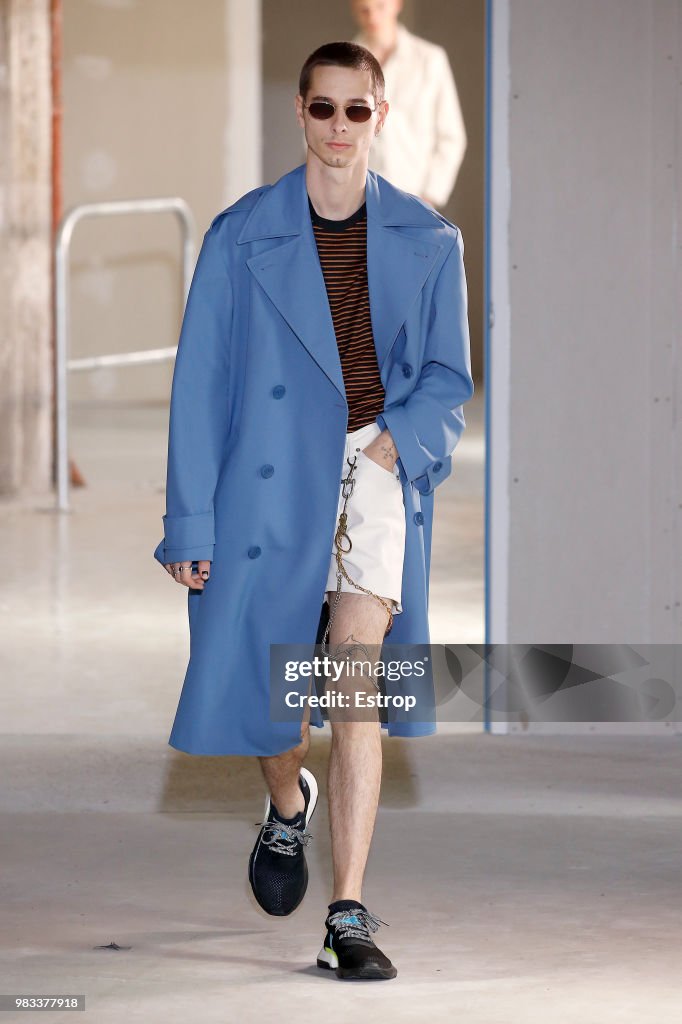 Etudes: Runway - Paris Fashion Week - Menswear Spring/Summer 2019