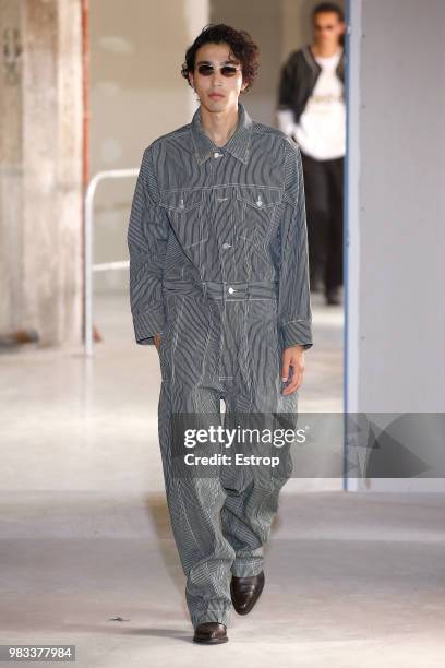 Etudes: Runway - Paris Fashion Week - Menswear Spring/Summer 2019, Fotografía de noticias