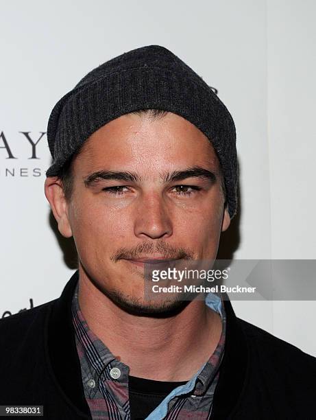 Actor Josh Hartnett arrives at the premiere of IFC Films' "Breaking Upwards" at the Silent Movie Theatre on April 8, 2010 in Los Angeles, California.