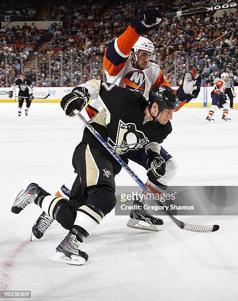 Mark Eaton of the Pittsburgh Penguins battles for position against Frans Nielsen of the New York Islanders on April 8, 2010 at Mellon Arena in...