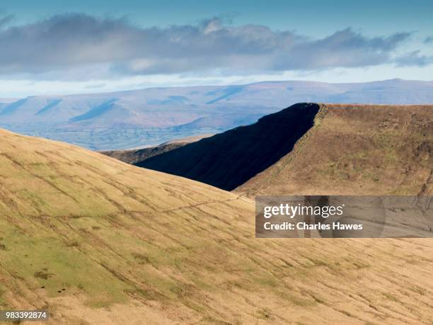 view to cribyn from rhiw yr ysgyfarnog. image from a circular walk taking in the peaks of corn du and pen y fan in the brecon beacons national park, south wales, uk. january - pen y fan stock pictures, royalty-free photos & images