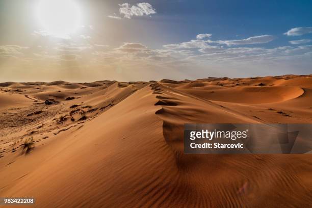 モロッコのサハラ砂漠の砂丘 - エジプト ストックフォトと画像