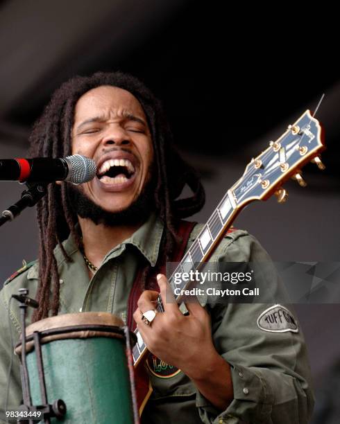 Stephen Marley performing at the New Orleans Jazz & Heritage Festival on May 5, 2007.