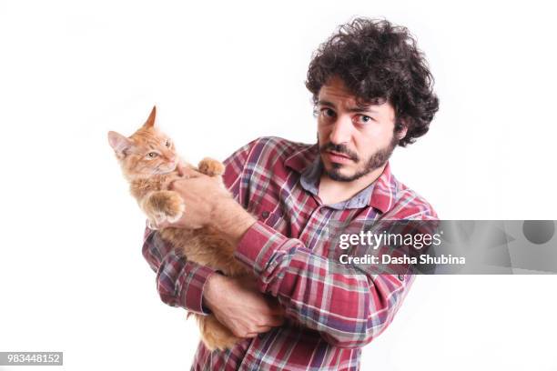 man in plaide with cat - aubergine blanche photos et images de collection