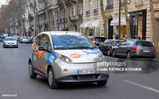 Picture taken on December 2, 2011 in Paris shows an Autolib electric bluecar in a street of Paris, on the day of the official presentation of this...