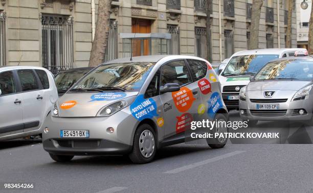 Picture taken on December 2, 2011 shows an Autolib electric bluecar in a street of Paris, on the day of the official presentation of this public...