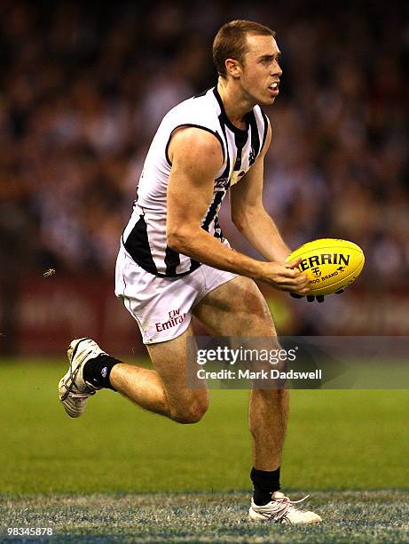 Nick Maxwell of the Magpies looks for a teammate during the round three AFL match between the St Kilda Saints and the Collingwood Magpies at Etihad...