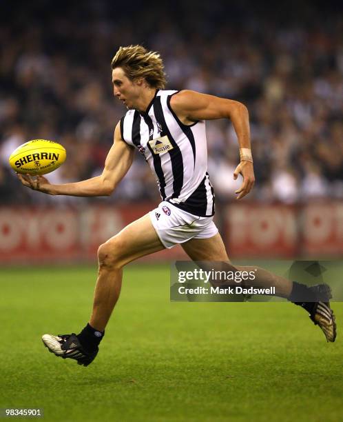 Dale Thomas of the Magpies gathers the ball during the round three AFL match between the St Kilda Saints and the Collingwood Magpies at Etihad...