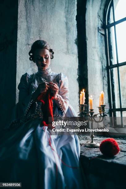 woman in victorian dress - historical clothing photos et images de collection